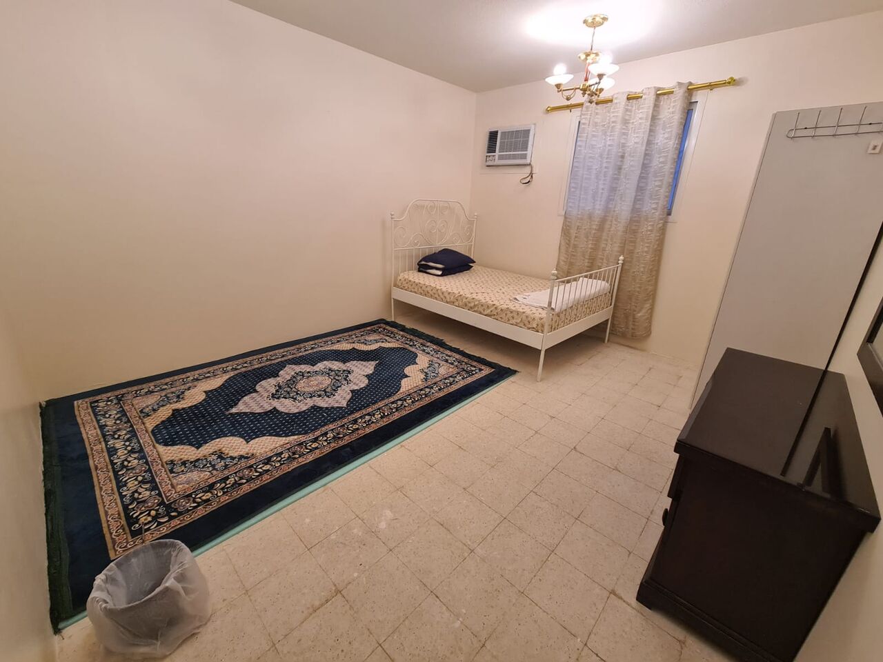 Riyadh, Rooms for Rent, SAR 1850/month,  Furnished,  Room Available For Rent In Family Apartment(Building)