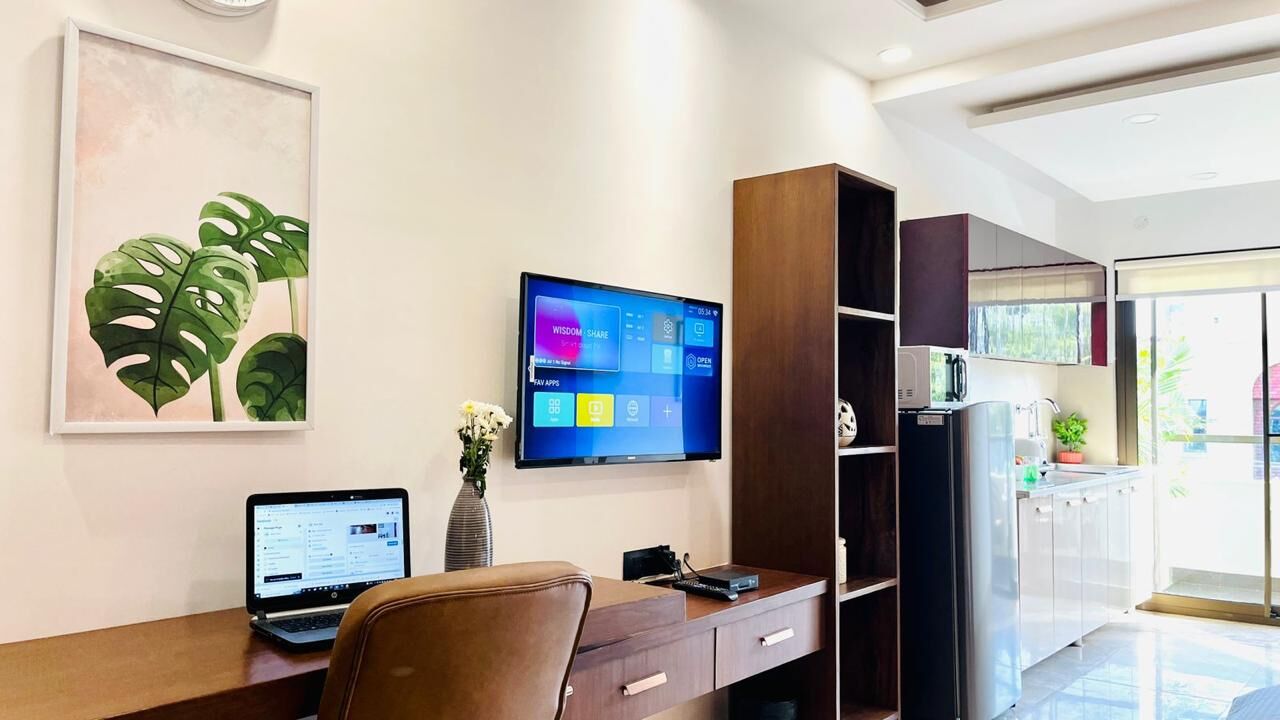 Gurgaon, Apartments, Flats, Houses & Villas, INR 4000/day,  Furnished,  Studio,  375 Sq. Feet,  Studio Apartment Dlf Cyber City