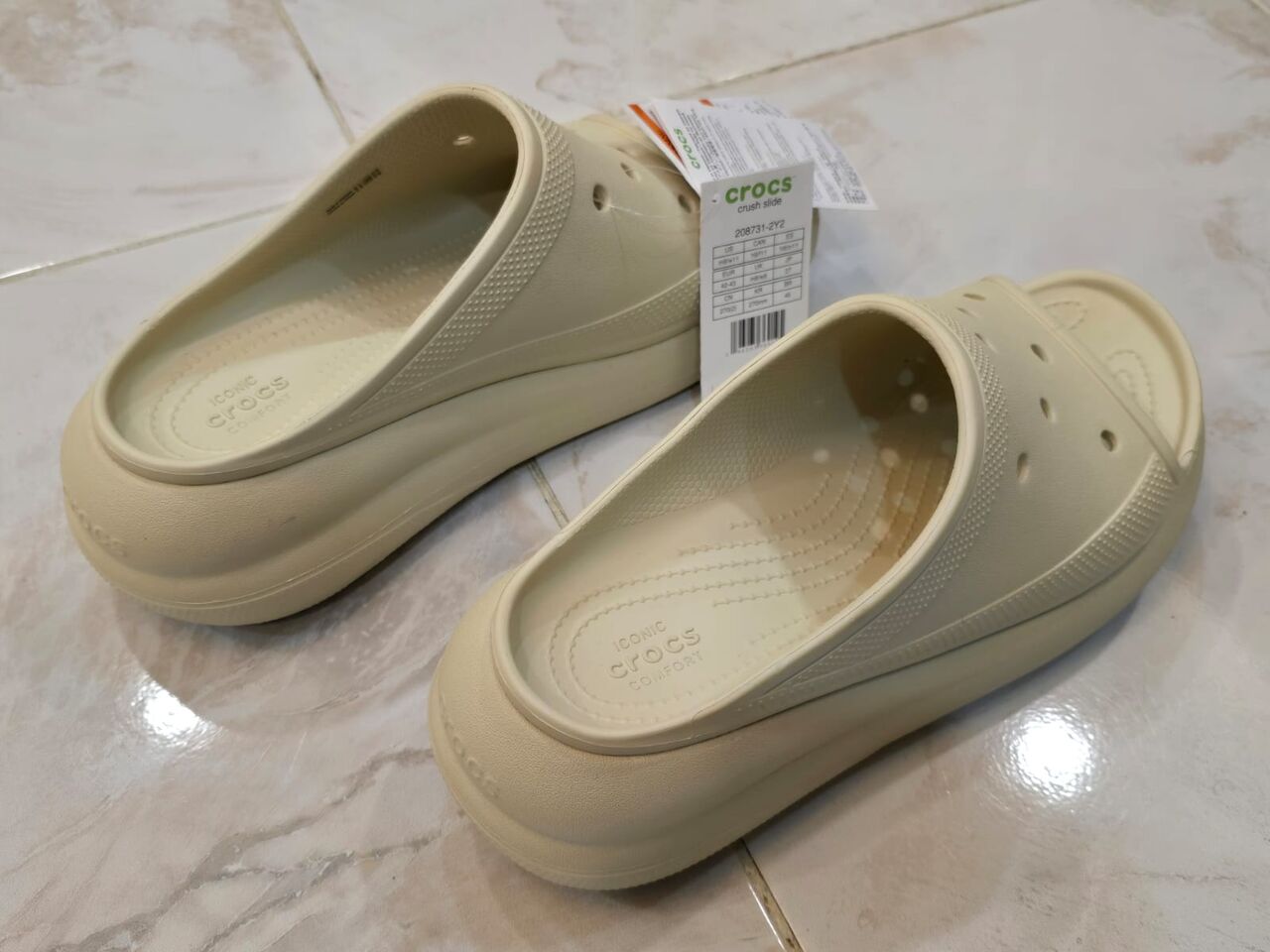 Jeddah, Household Items, SAR 175,  New Crocs Crush Slide Sleepers Size 42-43 With 6 Jibbitz Charms