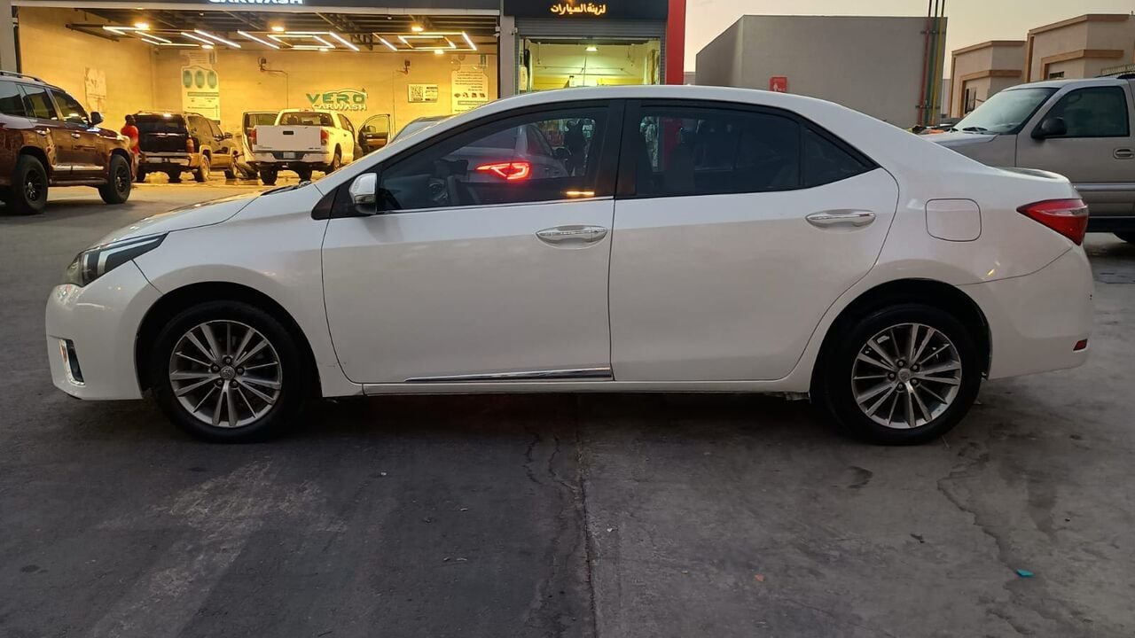 Riyadh, Vehicles, Cars & Trucks , SAR 33000,  Toyota Corolla GLI,  2016,  Automatic,  400000 KM,  Toyota Corolla  Full  Mid Option Vehicle Is In Excellent Condition