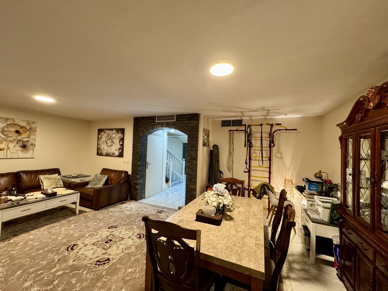 Jeddah, Household Items, SAR 1300,  Big Carpet, Perfect Size For Leaving Room