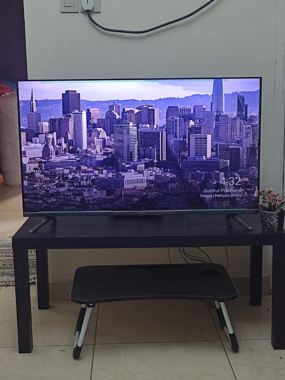 Al Khobar Al Shamalia, Electronics, SAR 320,  Television (TV)  + Black Wooden Table Below TV