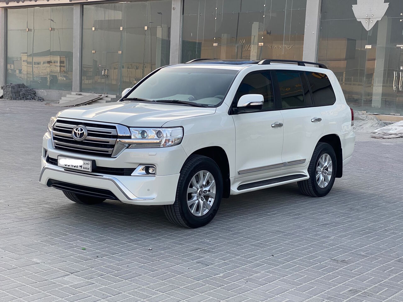 Manama, Vehicles, Cars & Trucks , BHD 18900,  Toyota Land Cruiser GX-R,  2018,  Automatic,  100950 KM,    (Pearl)