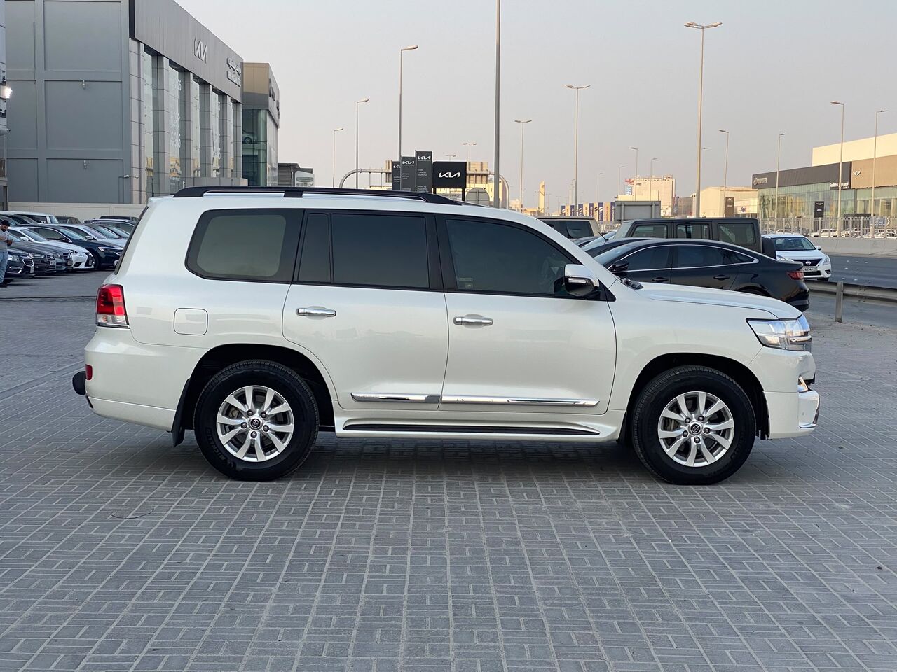 Manama, Vehicles, Cars & Trucks , BHD 18900,  Toyota Land Cruiser GX-R,  2018,  Automatic,  100950 KM,    (Pearl)