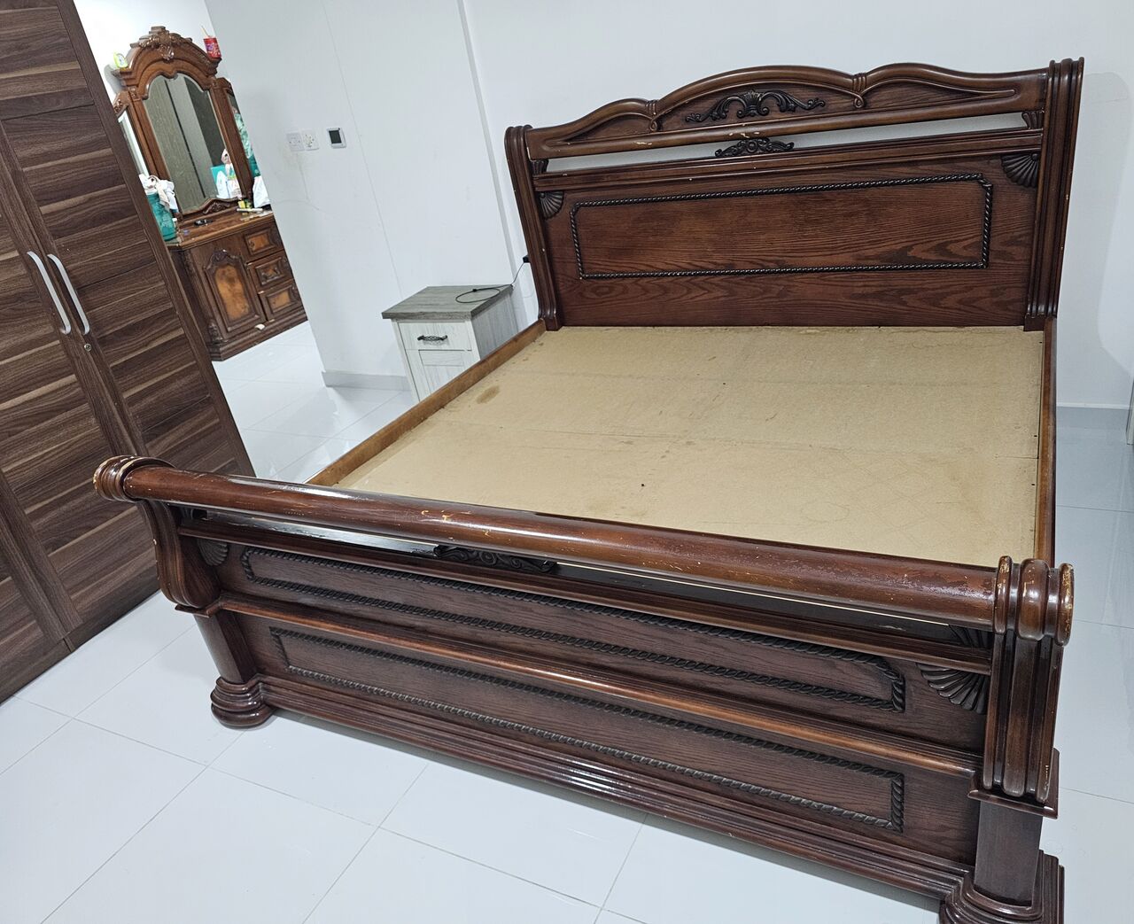 Zinj, Furniture, BHD 25,  200 X 200 Strong Wooden Bead For Sale In Good Condition