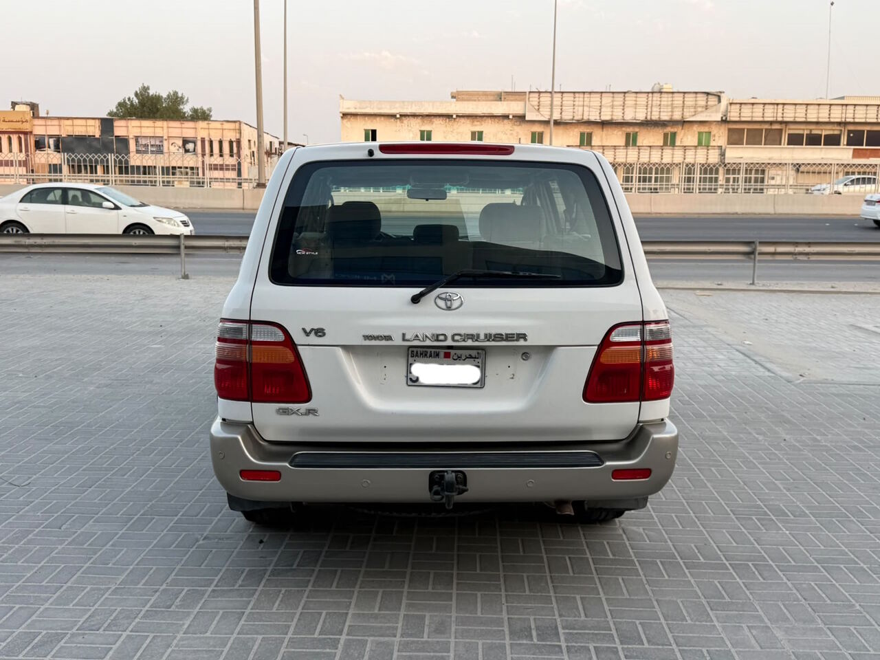 Manama, Vehicles, Cars & Trucks , BHD 3400,  Toyota Land Cruiser GX-R,  2001,  Automatic,  231400 KM,    (White)