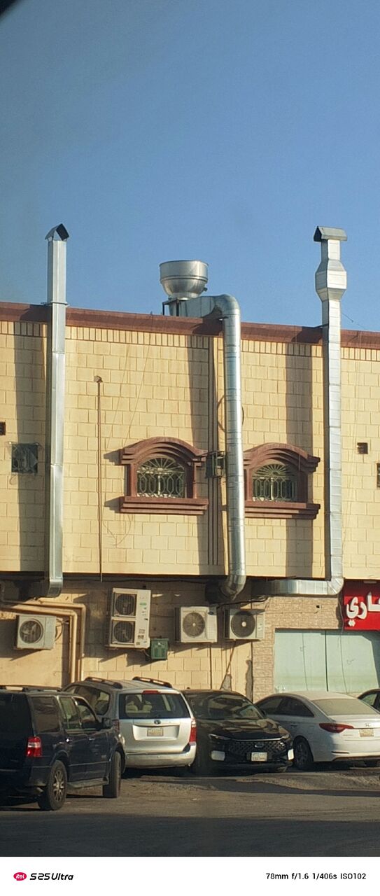 Riyadh, Job Seekers, Duck And Gypsum