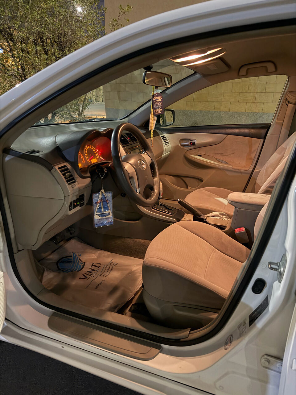Riyadh, Vehicles, Cars & Trucks , SAR 20000,  Toyota Corolla,  2010,  Automatic,  328000 KM,    (mid-option) For Sale, In Good Condition.