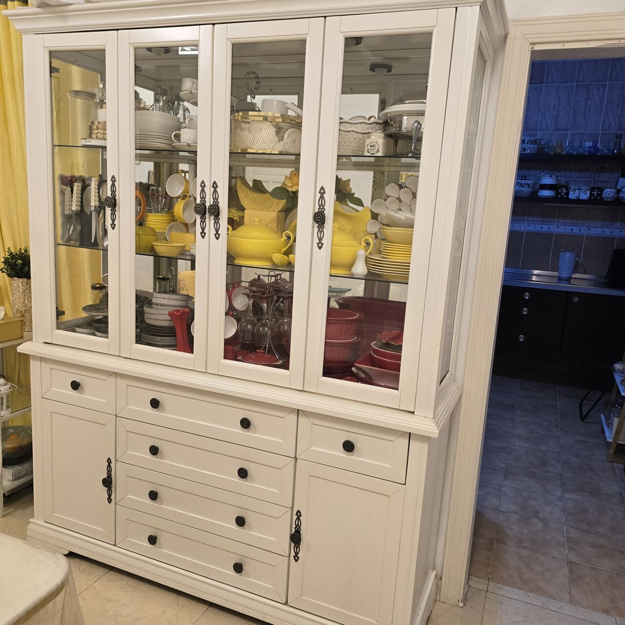 Al Baghdadyiah Al Gharbyia, Household Items, SAR 2250,  Crockery Almira