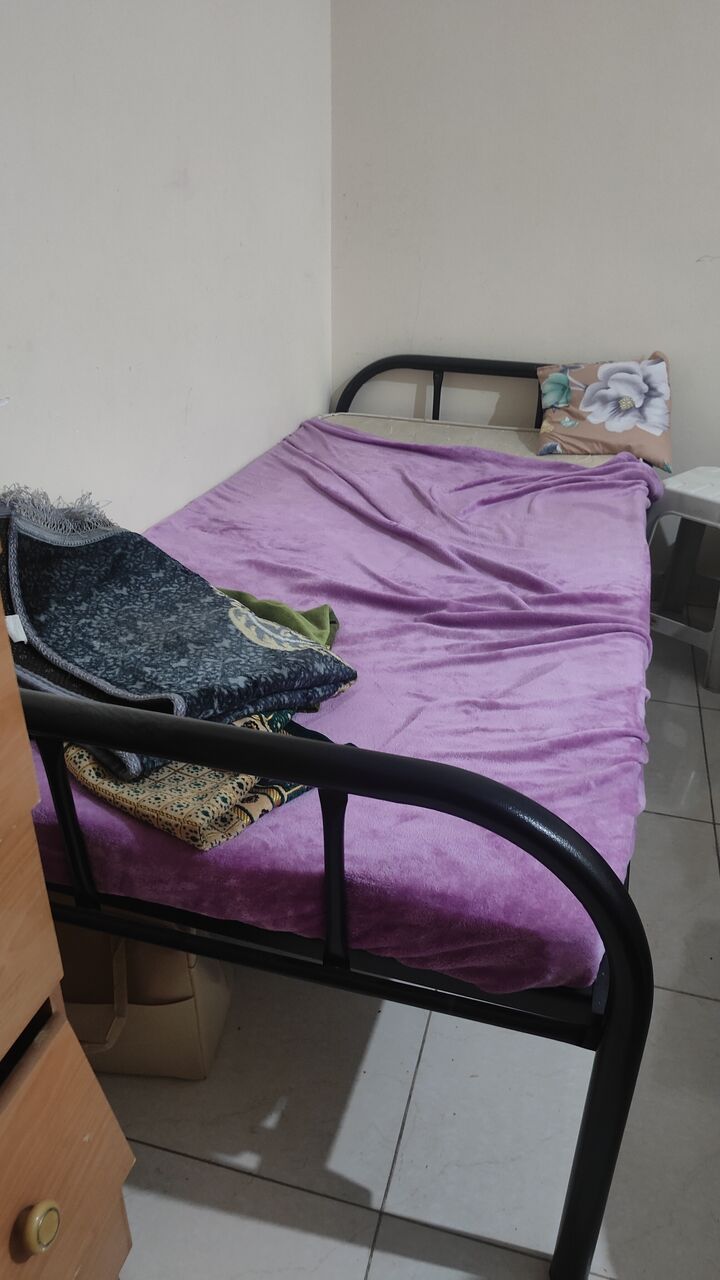 Jeddah, Household Items, SAR 850,  Single Iron Cot, Refrigerator And Air Conditioner ( Window) For Sale
