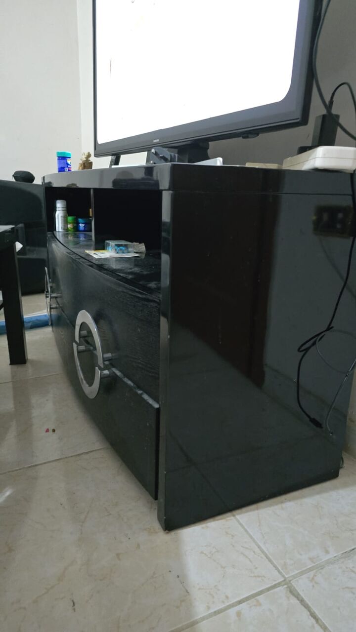 Al Sulaimaniah Al Sharqiyah, Farm & Garden, SAR 300,  Television Stand