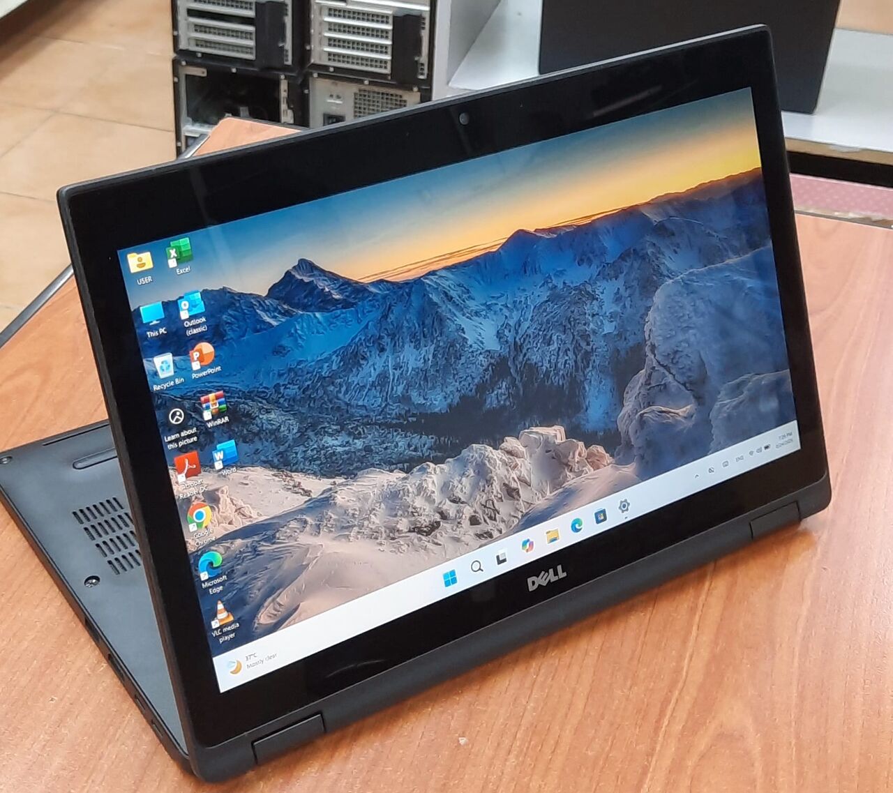 Manama, Computers, BHD 103,  DELL Core I7 8th Gen 2in1 Touch Business Laptop+Tablet 16GB RAM 35x Fast SSD FREE Gifts
