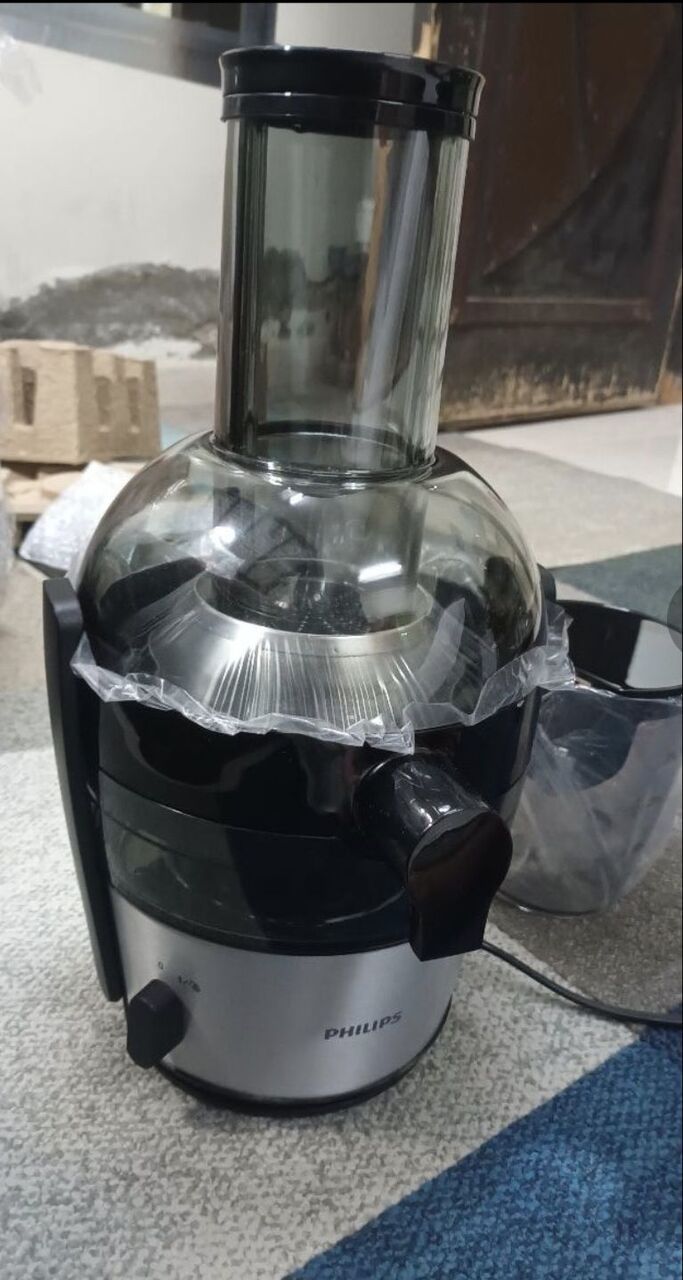 Jubail, Appliances, SAR 400,  Phillips Juicer - XL Tube, QuickClean, 2 L 800 W HR1863/22/05 Silver/Black/Clear