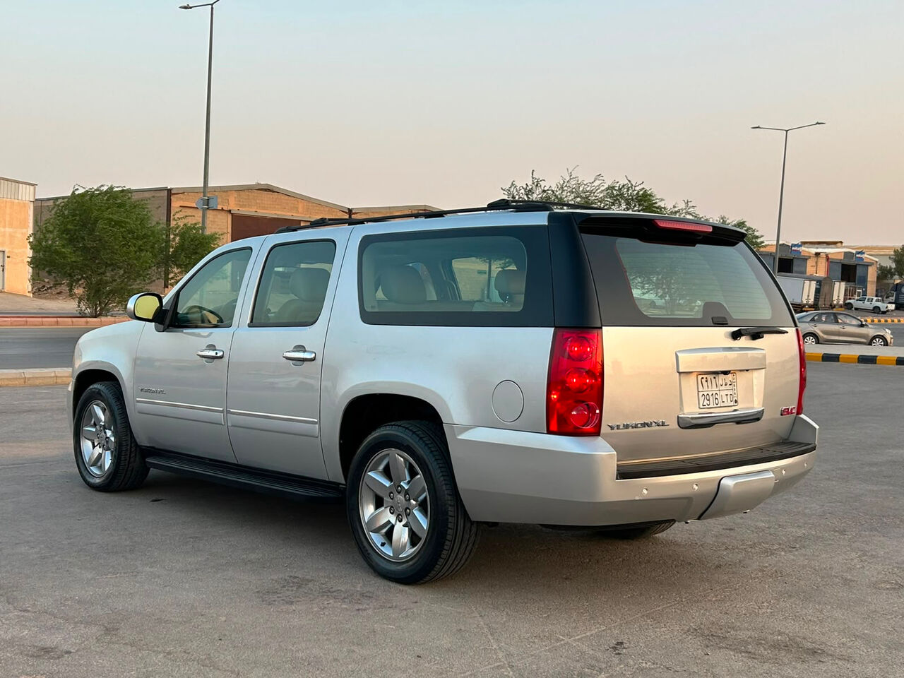 Riyadh, Vehicles, Cars & Trucks , SAR 50000,  Gmc Yukon XL,  2014,  Automatic,  250000 KM,   GMC Yukon SLT &ndash; Long Wheelbase, 4WD &ndash; For Sale