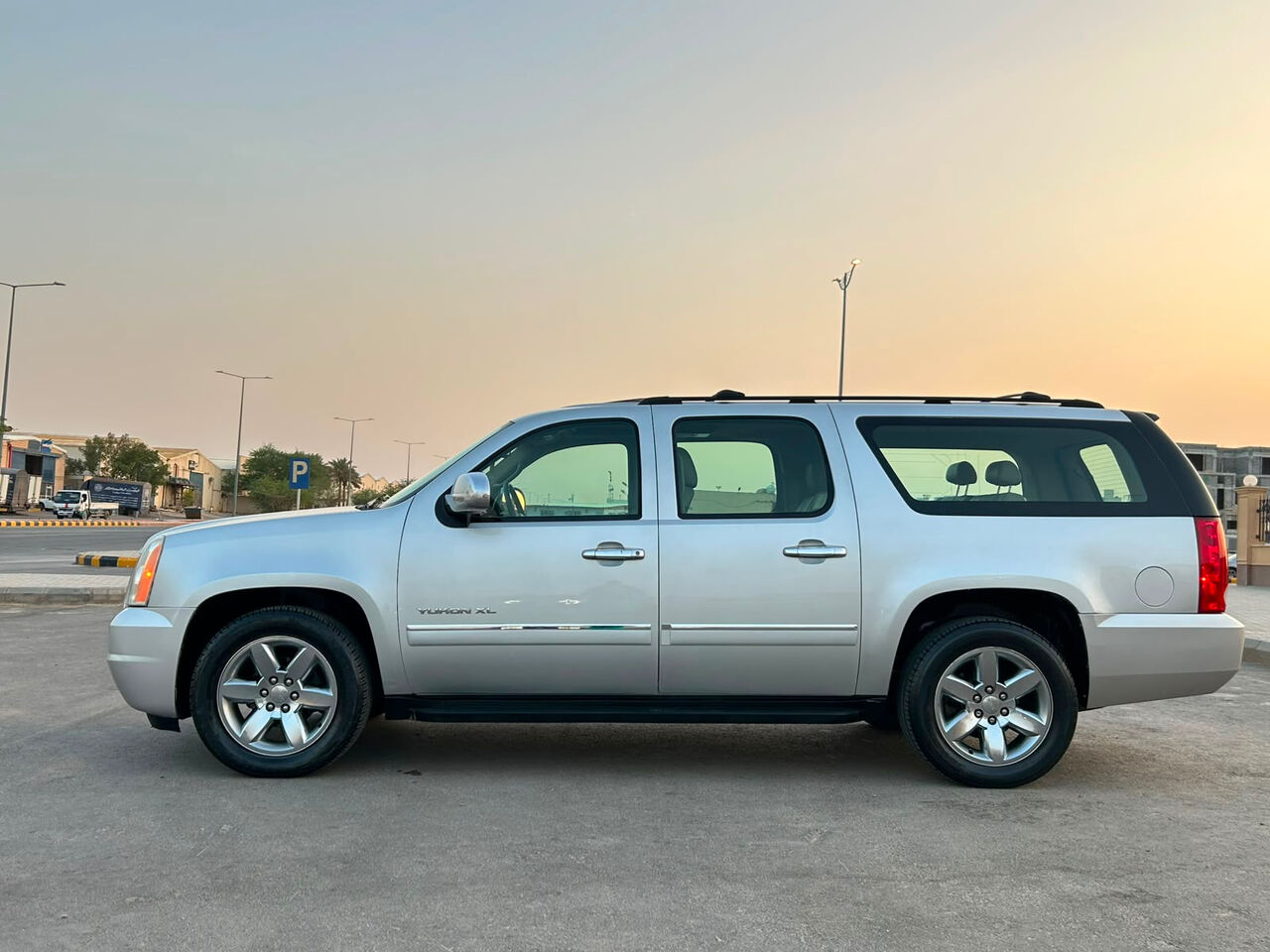 Riyadh, Vehicles, Cars & Trucks , SAR 50000,  Gmc Yukon XL,  2014,  Automatic,  250000 KM,   GMC Yukon SLT &ndash; Long Wheelbase, 4WD &ndash; For Sale