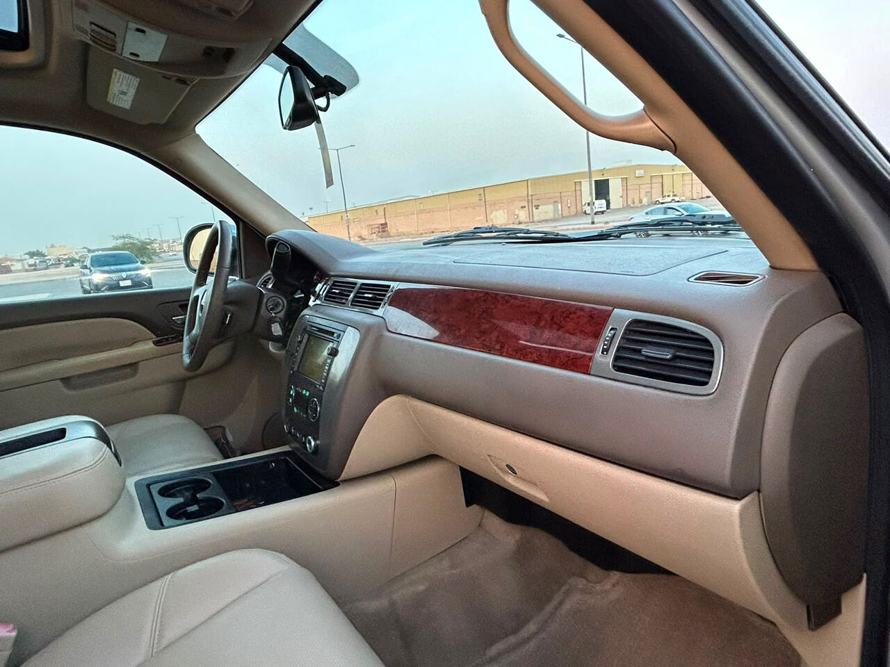 Riyadh, Vehicles, Cars & Trucks , SAR 50000,  Gmc Yukon XL,  2014,  Automatic,  250000 KM,   GMC Yukon SLT &ndash; Long Wheelbase, 4WD &ndash; For Sale