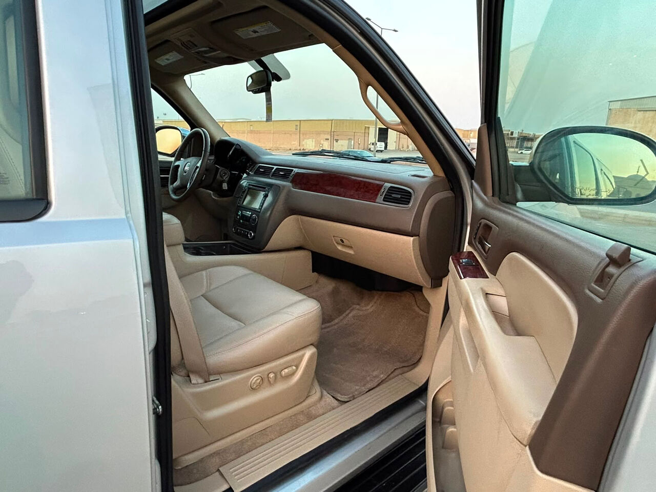 Riyadh, Vehicles, Cars & Trucks , SAR 50000,  Gmc Yukon XL,  2014,  Automatic,  250000 KM,   GMC Yukon SLT &ndash; Long Wheelbase, 4WD &ndash; For Sale