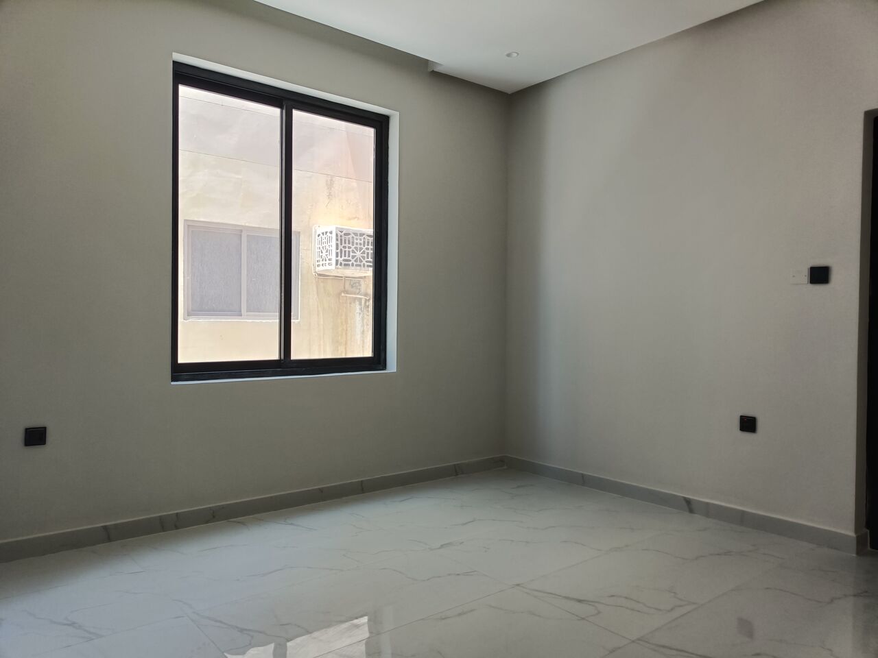 Manama, Apartments, Flats, Houses & Villas, BHD 330/month,  3 BR,  130 Sq. Meter,  Brand New Semi Furnished 3bhk Without Ewa