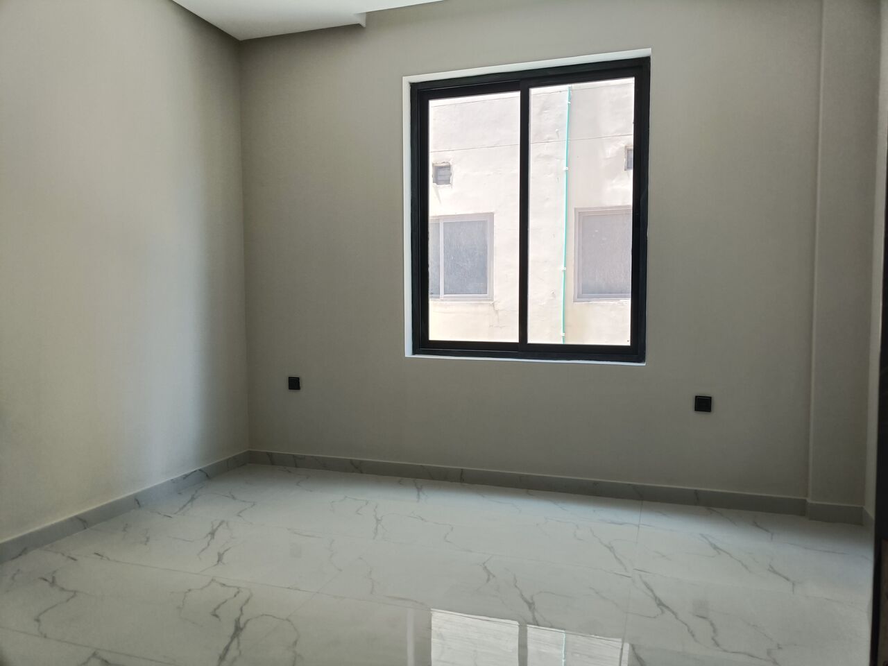Manama, Apartments, Flats, Houses & Villas, BHD 330/month,  3 BR,  130 Sq. Meter,  Brand New Semi Furnished 3bhk Without Ewa