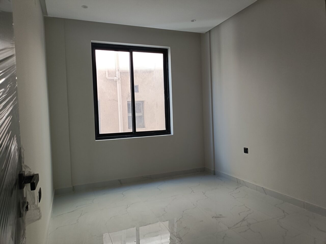 Manama, Apartments, Flats, Houses & Villas, BHD 330/month,  3 BR,  130 Sq. Meter,  Brand New Semi Furnished 3bhk Without Ewa