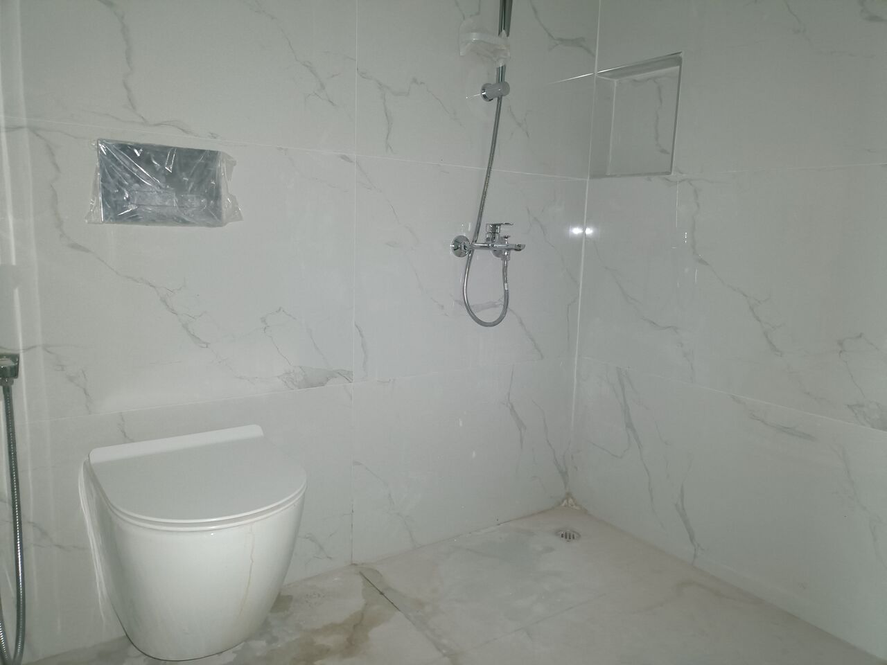 Manama, Apartments, Flats, Houses & Villas, BHD 330/month,  3 BR,  130 Sq. Meter,  Brand New Semi Furnished 3bhk Without Ewa