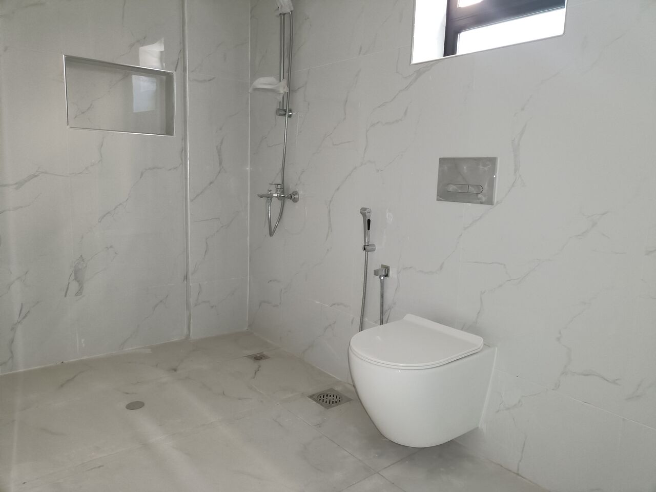Manama, Apartments, Flats, Houses & Villas, BHD 330/month,  3 BR,  130 Sq. Meter,  Brand New Semi Furnished 3bhk Without Ewa