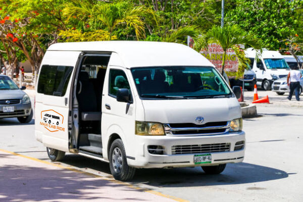 Melbourne, Travel, Maxi Taxi Bentleigh: Big Boot Space For Airport Trips