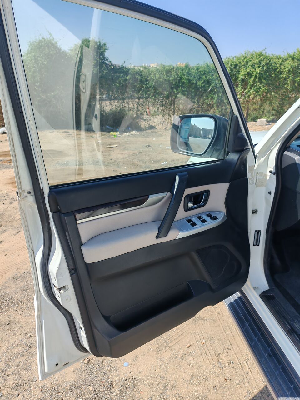 Jeddah, Vehicles, Cars & Trucks , Mitsubishi Pajero,  2015,  Automatic,  220000 KM,    3.2L Diesel 7 Seated Jeep For Sale