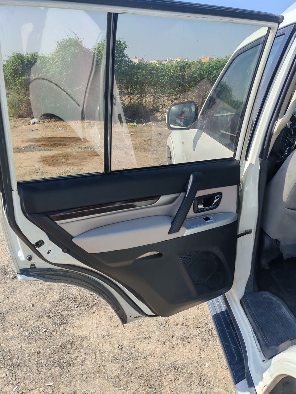 Jeddah, Vehicles, Cars & Trucks , Mitsubishi Pajero,  2015,  Automatic,  220000 KM,    3.2L Diesel 7 Seated Jeep For Sale