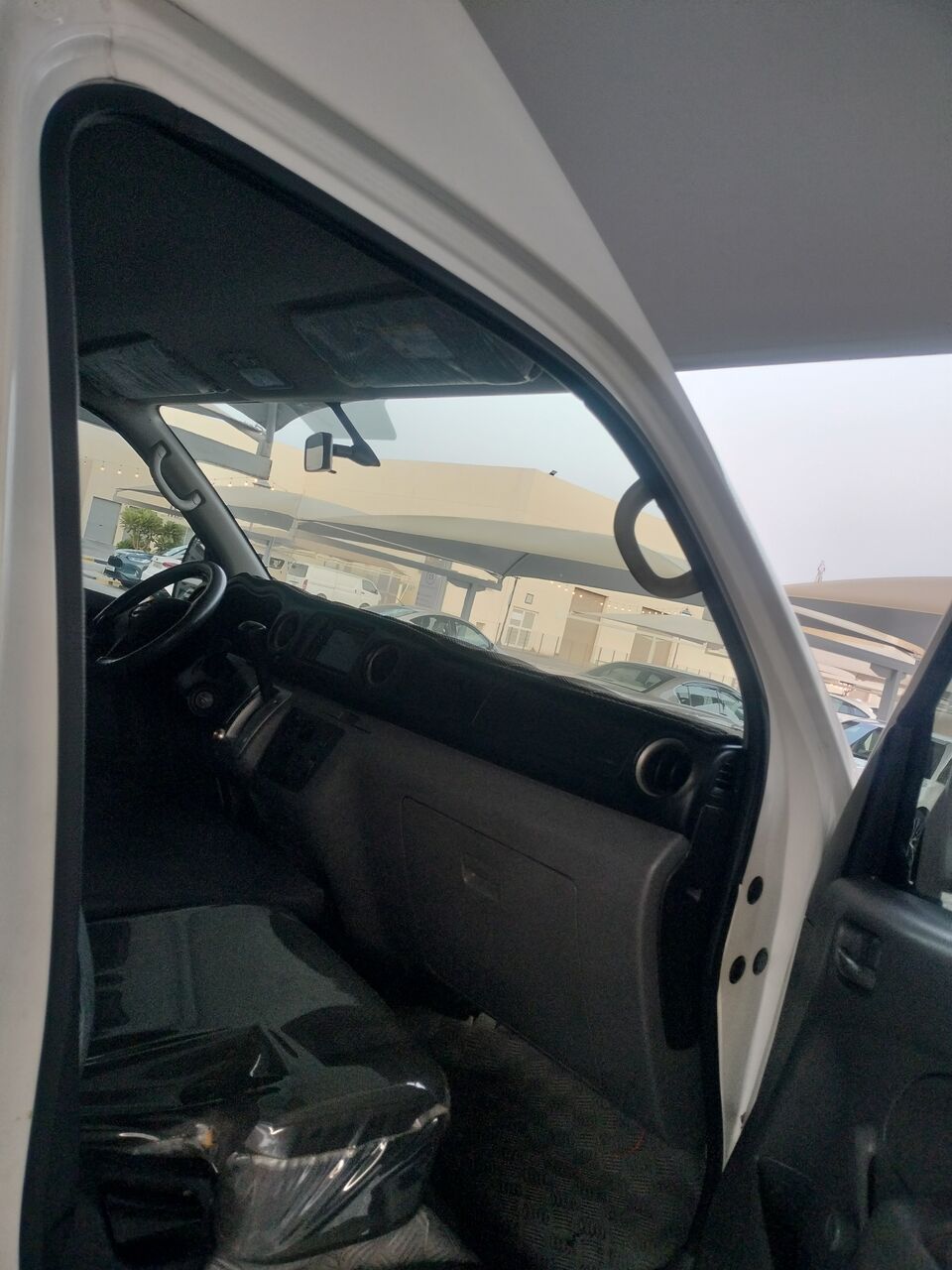 Manama, Vehicles, Cars & Trucks , Nissan NV3500,  2019,  Automatic,  269000 KM,   Nissan Urvan