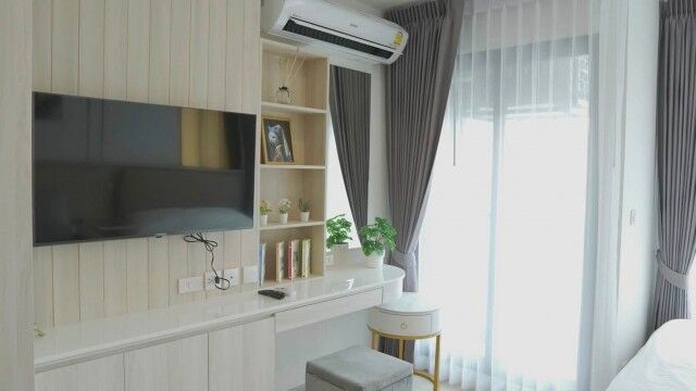 Bangkok, Villas, THB 20000,  28 Sq. Meter,  Life One Wireless Beautiful View Clean 38th Floor BTS PloenChit