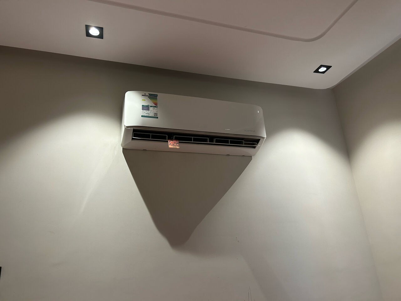 Al Aziziyah, Appliances, SAR 8200,  Three AC One Big Two Small 3000  Bed Set Without Matris 2200   Fridege 1200  Stove At 600