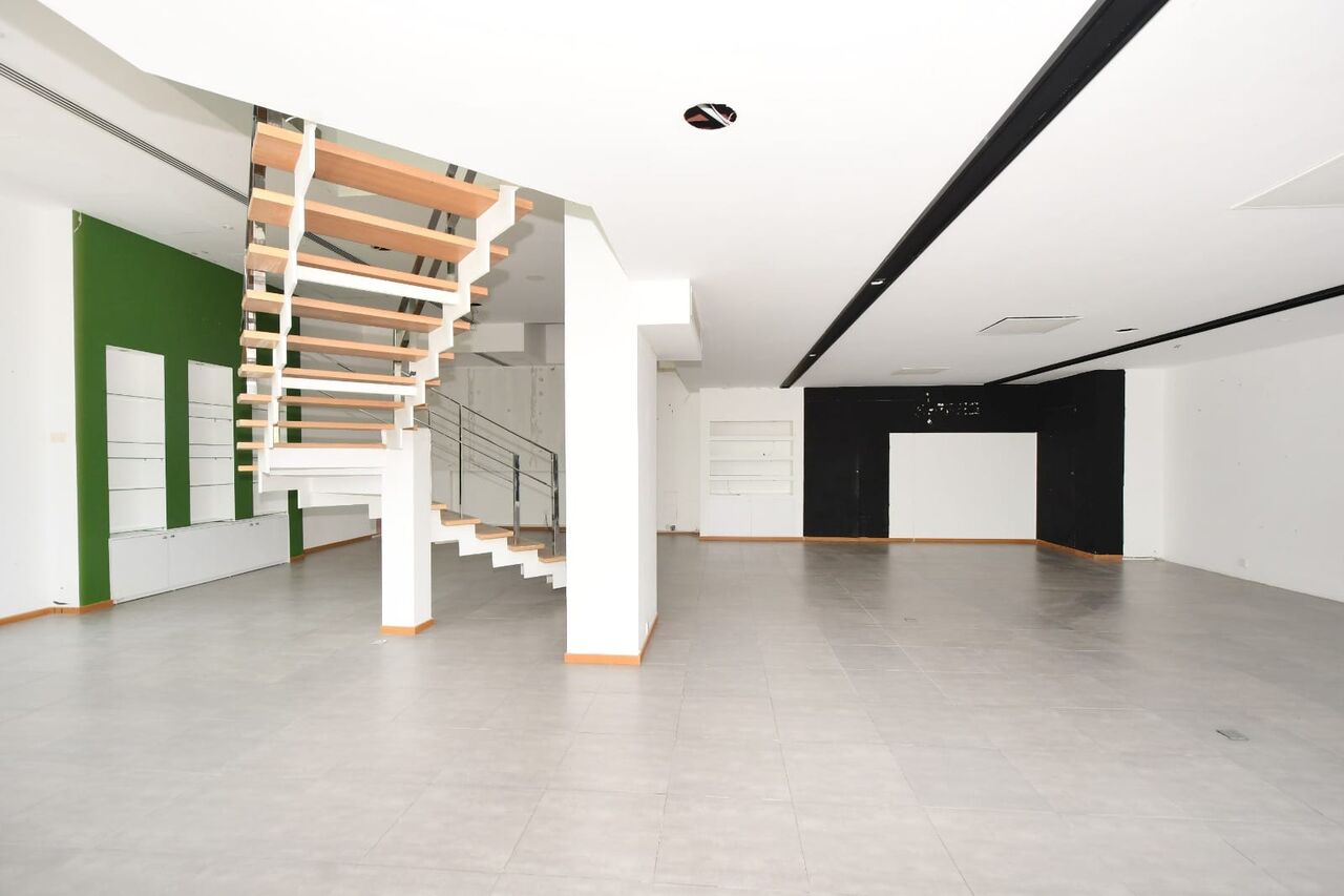 Manama, Apartments, Flats, Houses & Villas, BHD 1700/month,  365 Sq. Meter,  Commercial Showroom Available For Rent