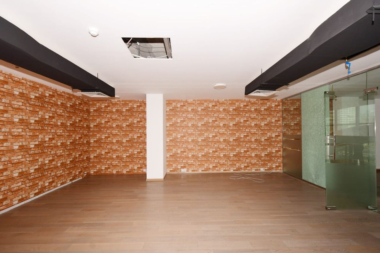 Manama, Warehouses, BHD 1700,  365 Sq. Meter,  Commercial Showroom With Mezzanine Floor