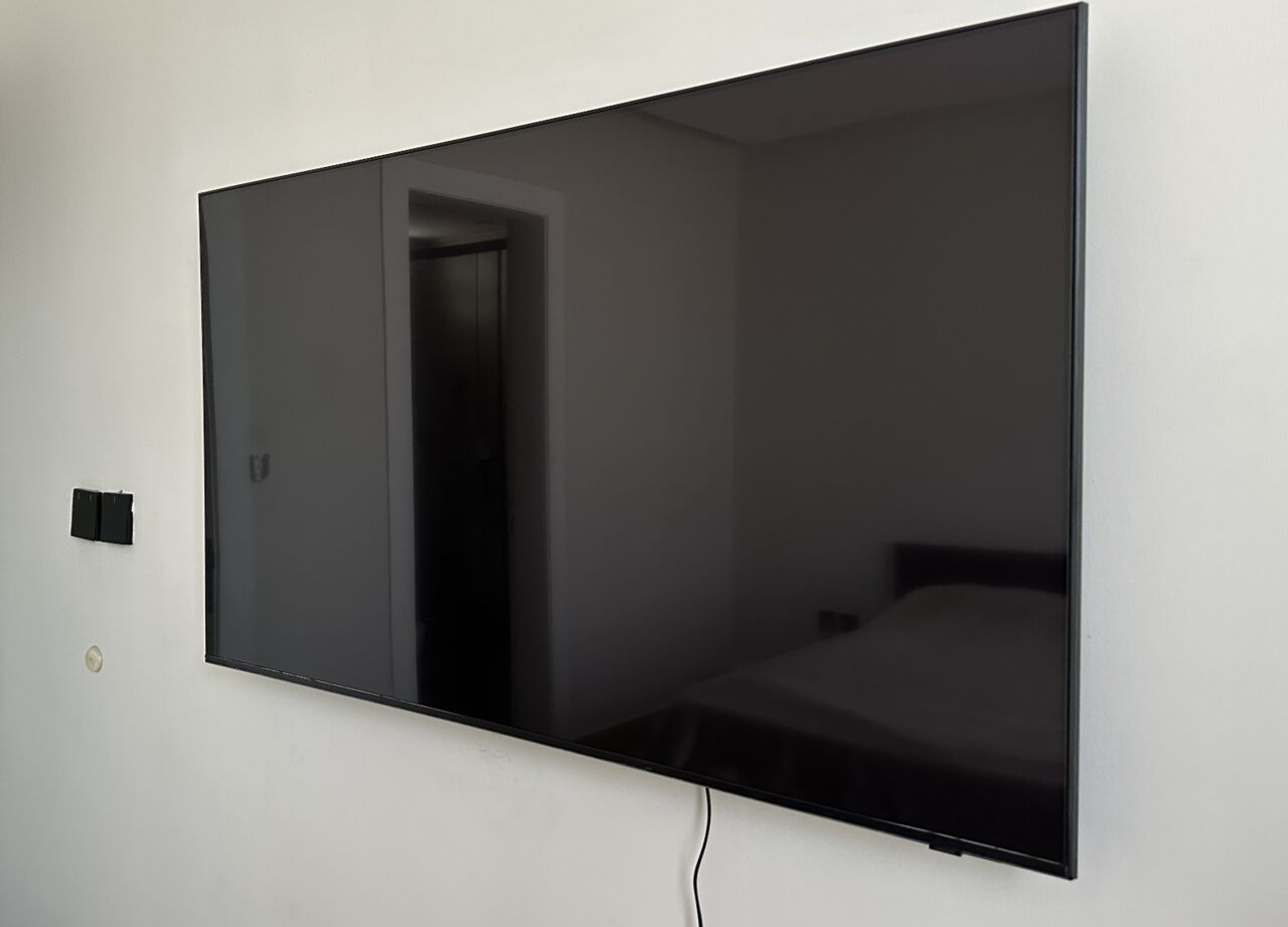 Riyadh, Appliances, SAR 1000,  Samsung 55" Crystal UHD 4K Smart TV DU7000 (2024) &mdash; With Box & Remote
