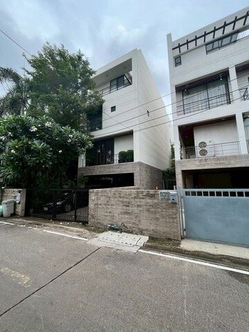 Bangkok, Villas, THB 220000,  79 Sq. Feet,  ให้เช่าอาคาร4ชั้นย่านอารีย์พญาไทร
