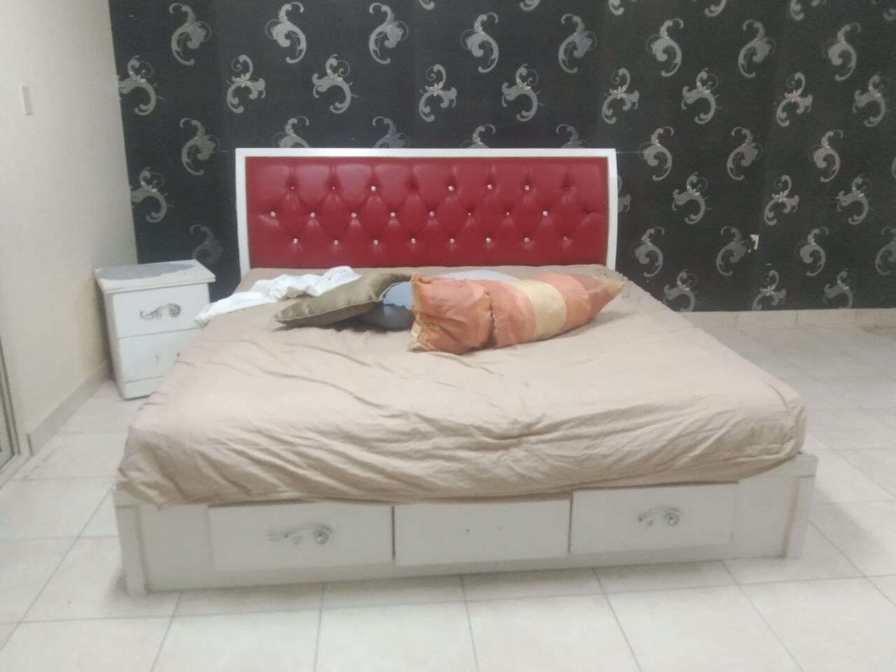 Dammam, Household Items, SAR 175,  Large Bed Sett Good Condition  -175 Riyals
