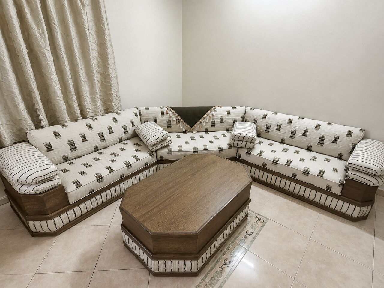 Riyadh, Furniture, SAR 250,  L-Shape Sofa Set With Matching Coffee Table &ndash; Good Condition
