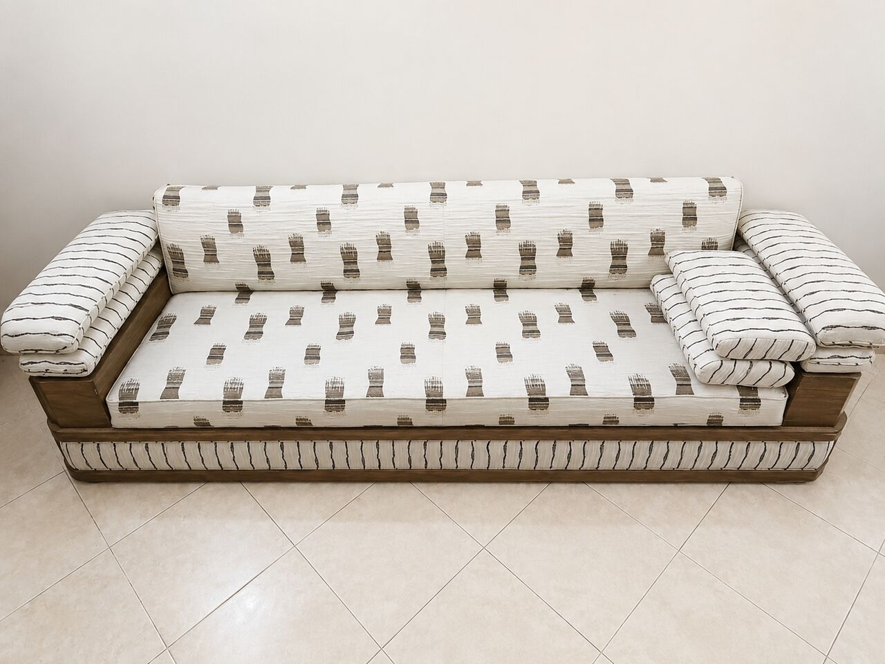 Riyadh, Furniture, SAR 250,  L-Shape Sofa Set With Matching Coffee Table &ndash; Good Condition