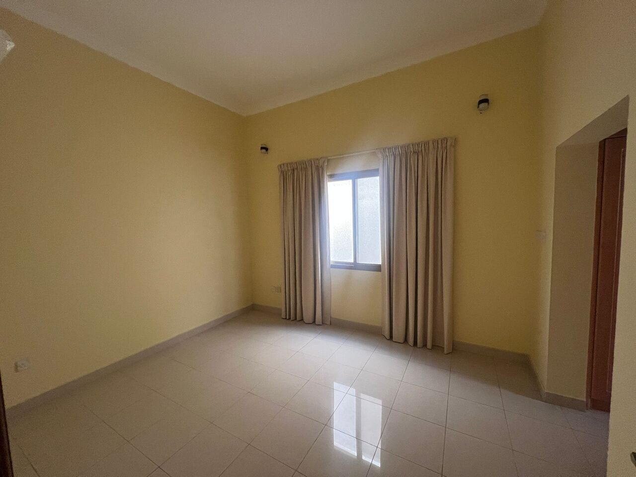 Juffair, Villas, BHD 400,  Semi-Furnished 2-Bedroom Compound Villa For Rent In Juffair