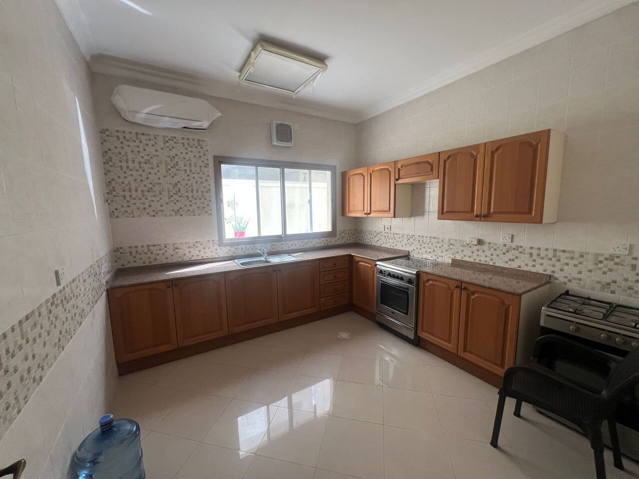 Juffair, Villas, BHD 400,  Semi-Furnished 2-Bedroom Compound Villa For Rent In Juffair