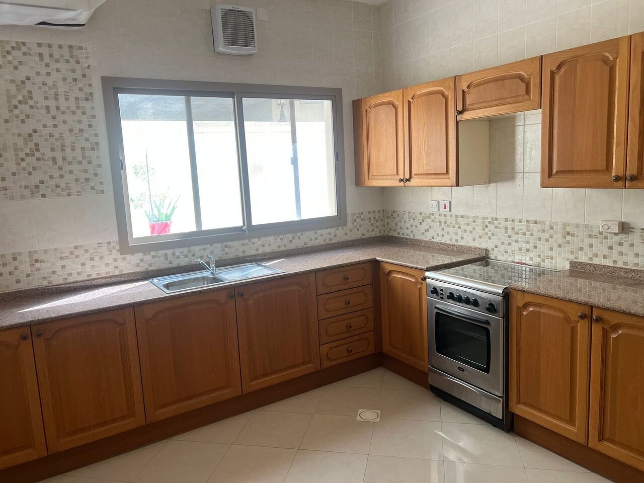 Juffair, Villas, BHD 400,  Semi-Furnished 2-Bedroom Compound Villa For Rent In Juffair