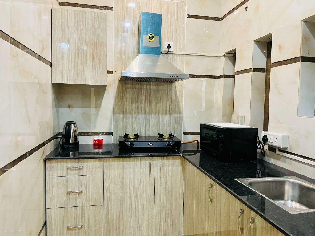 Gurgaon, Apartments, Flats, Houses & Villas, INR 4500/day,  Furnished,  1 BR,  540 Sq. Feet,  One Bedroom Apartment Near DLF Cyber City