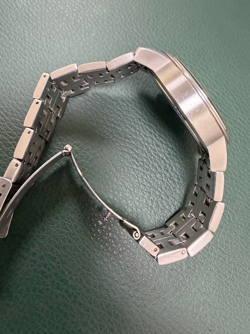 Khobar, Watches, SAR 400,  GUESS Men Original Stainless Steel Chronograph Watch