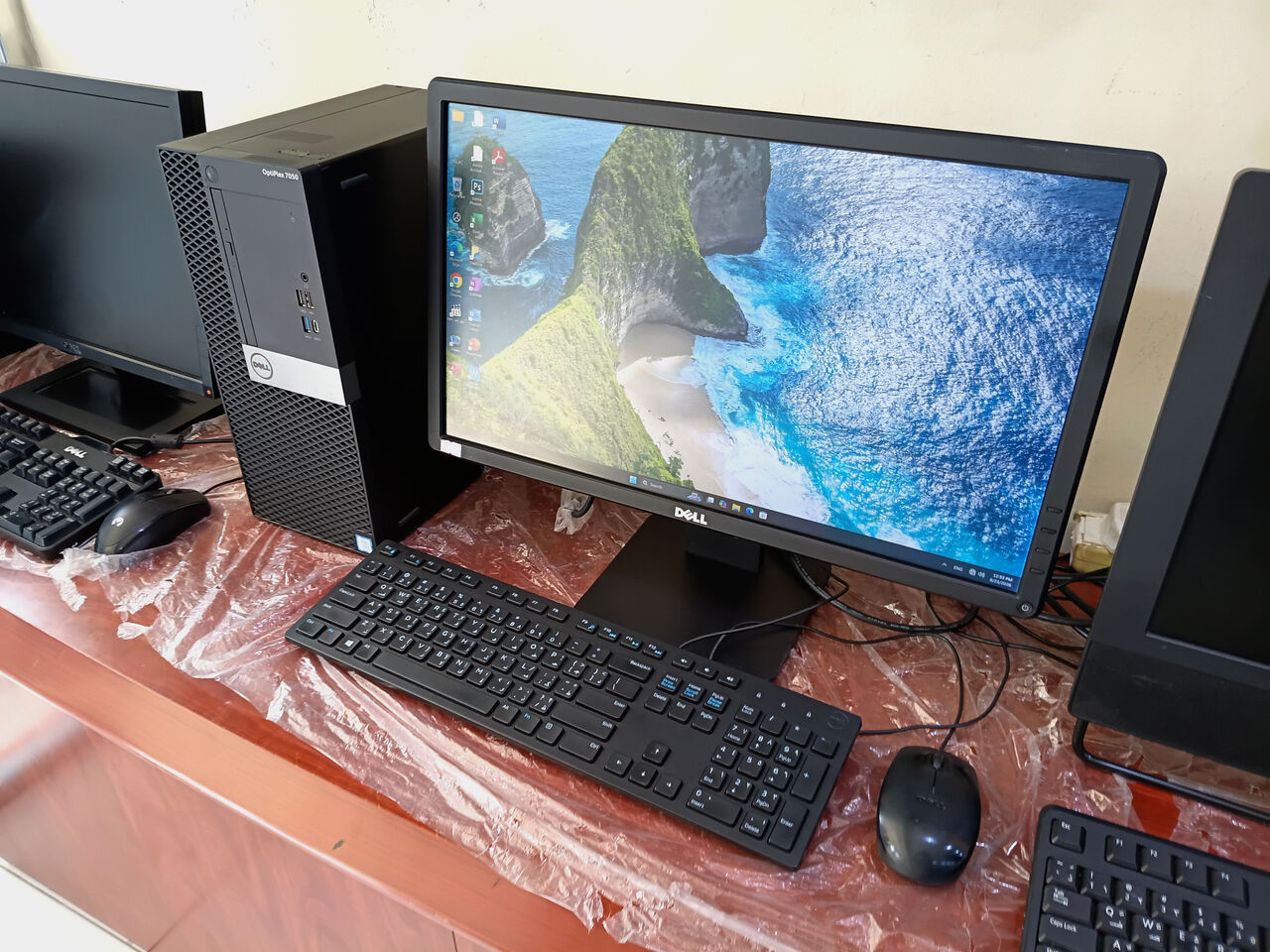 Riffa, Computers, BHD 105,  DELL Computer Set Intel Core I7 7th Gen DDR4 8GB RAM/240GB SSD 22&rsquo;&rsquo;inch Monitor Full HD