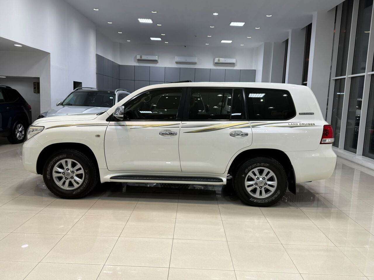 Manama, Vehicles, Cars & Trucks , BHD 7500,  Toyota Land Cruiser GX-R,  2010,  Automatic,  216200 KM,    (White)