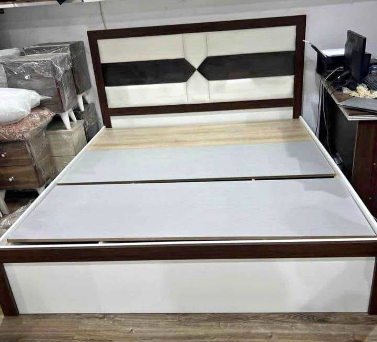 Jeddah, Furniture, SAR 5,  Premium Quality And Luxury Double Bed Set Available