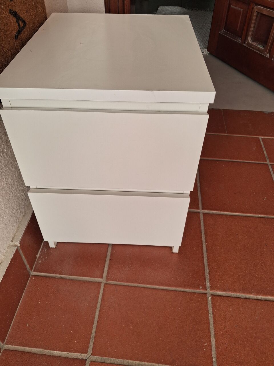Jeddah, Household Items, SAR 100,  Coffee Table And White Bedside Drawer