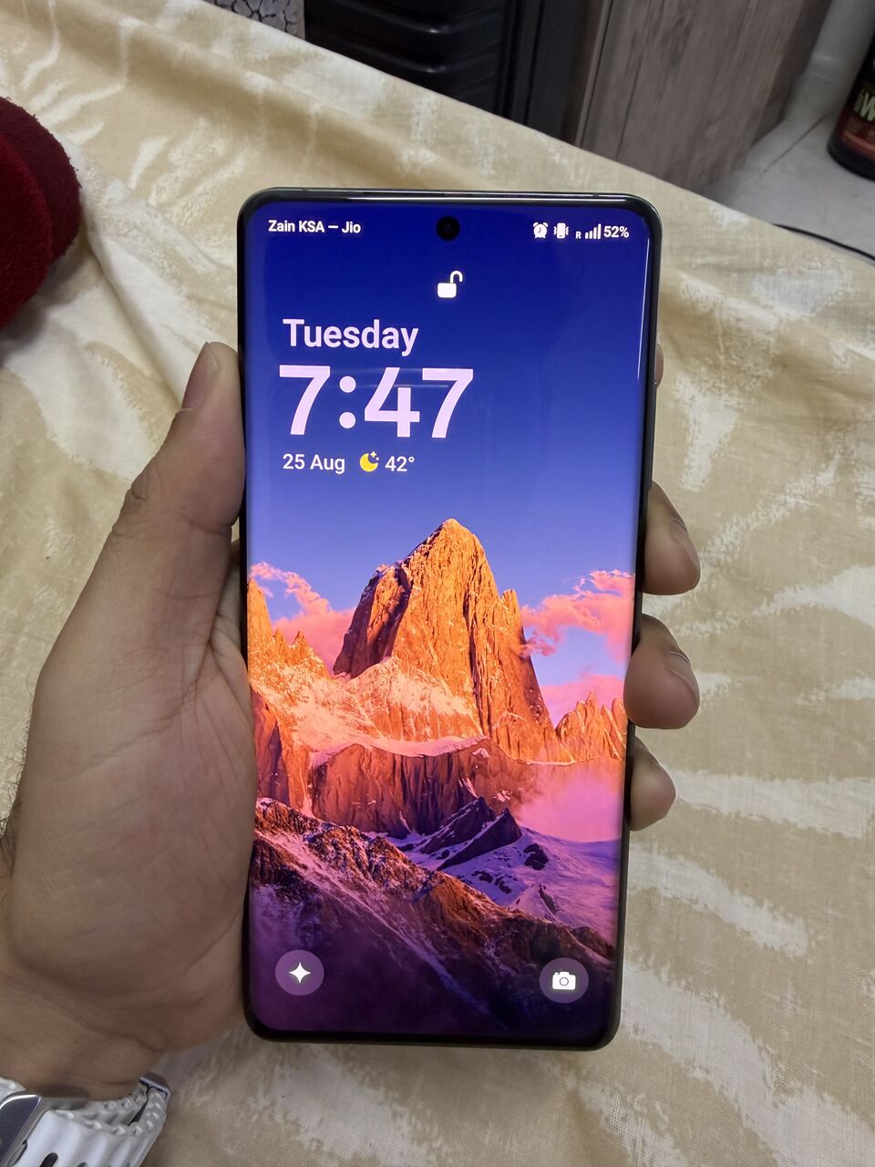 Al Malaz, Mobile Phones, SAR 1300,  OnePlus 12 5G (Flowy Emerald, 256GB / 12GB RAM)