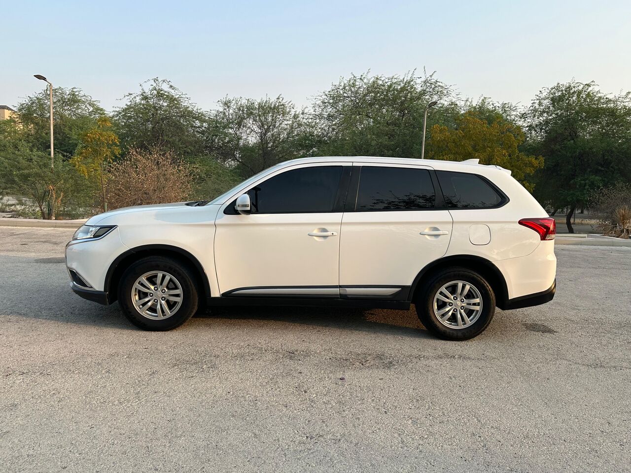 Riffa, Vehicles, Cars & Trucks , BHD 2700,  Mitsubishi Outlander 2.4 Second Onwers,  2017,  Automatic,  218000 KM,  Excellent Condition